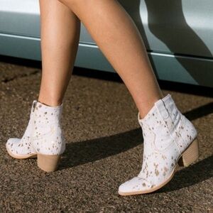 New Dolce Vita Silma western booties calf hair white metallic gold cowgirl 8.5